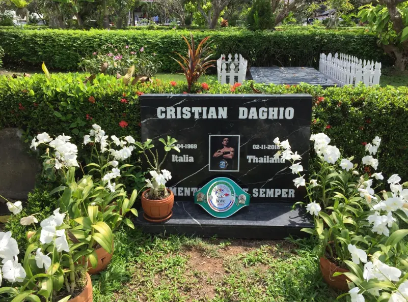 La cintura WBC sulla Tomba di Christian Daghio.