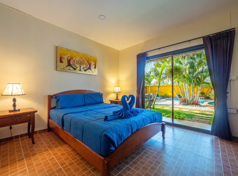 Deluxe room with view on the swimming pool