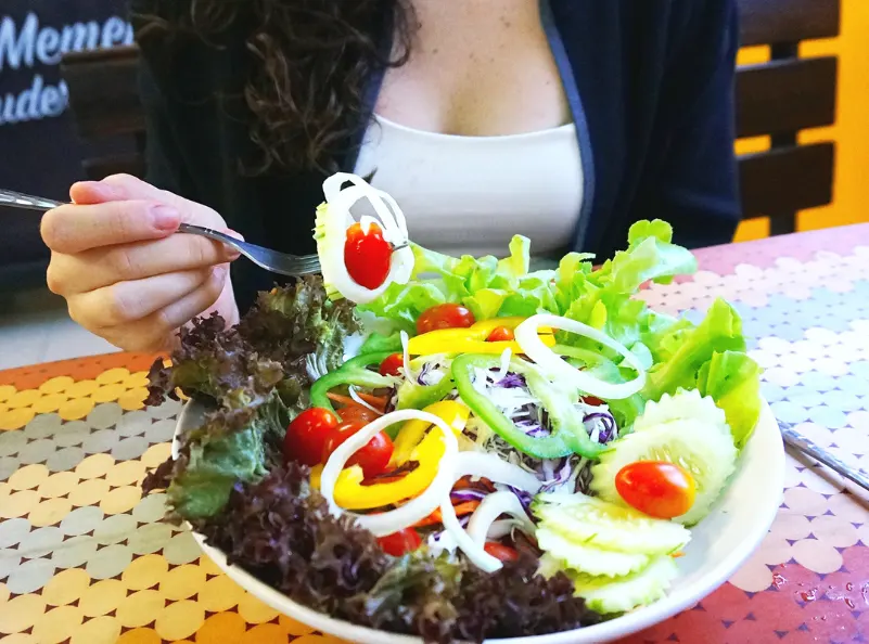 Tips to build a healthy salad